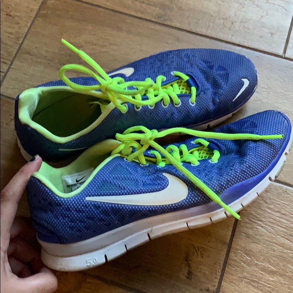 Size 8 but run small if you are a 7 1/2 these fit